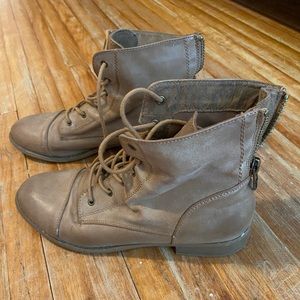 Guess boots